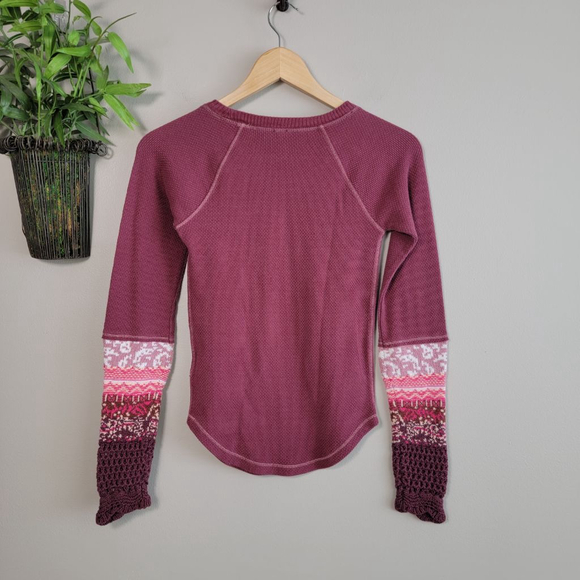 Free People XS In The Mix Cuff Thermal Crochet Knit Sleeve Burgundy Top Henley - Picture 9 of 11
